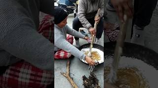 Pahadi 🏔️mithai Banai 😋 bhaut mehnat lagi sabki 💪🥵|| #pahadilifestyle #shaadispecial #minivlog