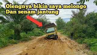 Truck kacong mania & kawan" puas bertemu jalan rusak dan berlubang