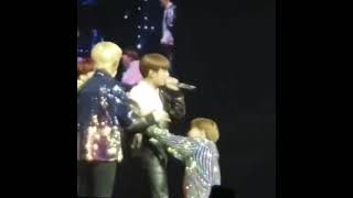 Wait !! Why do it seems like Jimin wanted to eat Jungkook's tummy ? Cute 😭 #JIMIN #JUNGKOOK #jikook