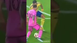 MESSI DEU UM CHAPÉU NO ADVERSÁRIO QUE ESTAVA CAÍDO EM CAMPO #futebol #shorts