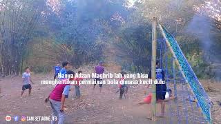 Hanya Adzan maghrib lah yang bisa menghentikan permainan bola di masa kecil dulu