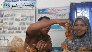 Makan Siang di Kantor Suami