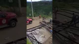 Colapso de estructura metálica en Puembo