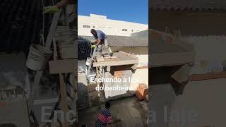 concretando a laje do banheiro