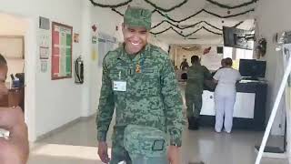 Ceremonia Soldado por un Día en el Batallón de Infantería de PInotepa Nacional Oaxaca