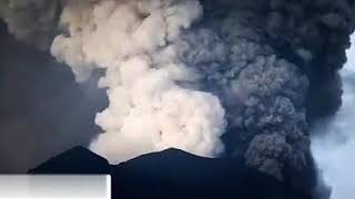 Detik-detik Gunung agung memuntahkan awan panas