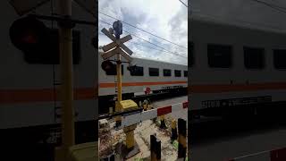 K.A 170 Tegal Bahari melewati di PJL 39 Stasiun Kramat. #tegalbahari #kai121 #keretaapi #indonesia