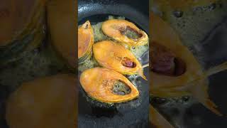 শুকনা মরিচ দিয়ে ইলিশ মাছ ভাজা      #shorts #youtubeshorts #elish #fry #fish #viralshorts #shorts