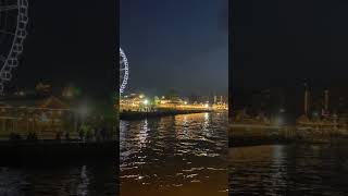 Pemandangan indah ASIATIQUE di malam hari