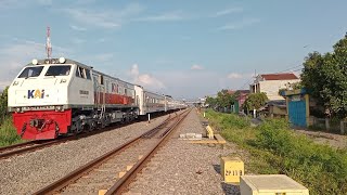 Hunting Kereta api Arus Balik Lebaran di Rancaekek