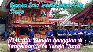 Menerima Tamu pada tradisi Ma'palao Alm.Allo Bungin Ranggina di Lembang La'bo Toraja Utara