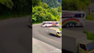 Momen langka!!!!! bus tanah rencong melintasi lintas Brastagi