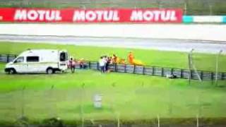 dropped Simoncelli from stretcher (simoncelli sempat terjatuh dari tandu).flv