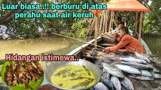 Luar biasa..!! berburu di atas perahu saat air keruh hasil melimpah, hidangan istimewa