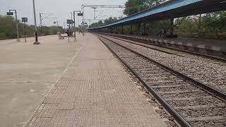 Vasco Jasidih Express skipping Bhilai Power House at MPS with mad honking. #wap7, #highspeedcrossing