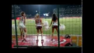 IPL 5 : Cheerleaders dancing to the tune of Senorita