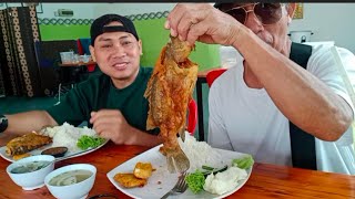 DAMAK AJAK MAKAN MALAM //LAUK     IKAN SIAKAP PENYET // TUAN KEDAI PANDAI CAKAP IBAN //