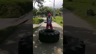 Mujer de 62 años tiene una fuerza increíble 💪🏿#shorts #motivation #youtubeshorts #viralvideo