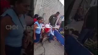 Así el auxilio de Protección Civil Municipal en el mercado municipal de Pinotepa Nacional Oaxaca