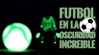 Cómo hicimos el primer partido de fútbol en la oscuridad con pintura luminiscente