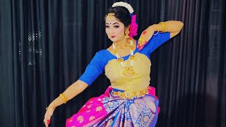 Madhur Ashatkam​ Adharam Madhuram l RadhaKrishna l Dance Cover l Anisha Goswami