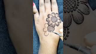 Very Cute 🥰 And Beautiful Flower Mehndi Design #shorts #mehndi #mehandidesign