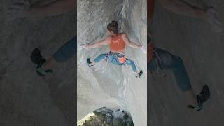 Cette fille a miraculeusement survécu les montagnes #shorts