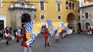 100 giorni al Palio. Sbandieratori e tamburini in piazza del popolo