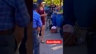 La Doctora parabolica bailando con todo el sabor .