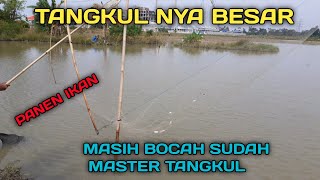 traditional fishing indonesia || Bocah ini jago pakai tangkul || fishing trap