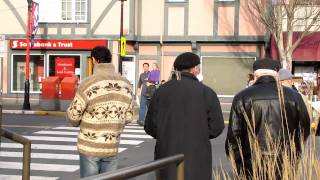 Singing Carols on Oak Bay Avenue, Victoria, BC.MOV