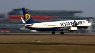 Ryanair Boeing 737-8AS EI-DWY landing at Airport Bremen 03.03.2012