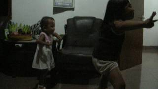 Itta & Cily latihan nari... 13 01 2007