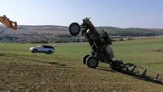 Sprayer Challenger SPRA COUPE Fail. Driver see the sky. It''s time to change the oil.