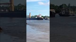 tabrakan kapal kargo vs tug boat tarik lumpur