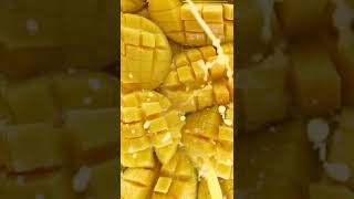 😋🥭 Mango in cubes with juice  😋🥭🥭   #mango #mangoincubes #mango cutting  #mangografting