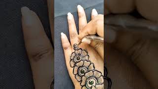 New 🥰 Stylish Flower Mehndi Design #shorts #mehndi #mehndidesign #newmehndi #viral  #stylishmehndi