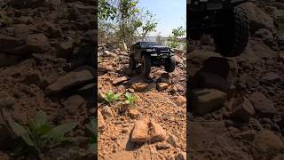 🥵 HITTING THE ROCKS JEEP STYLE RC CRAWLER #rc #shorts #hobby