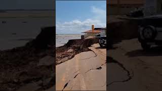 PORTO DESABA E ARRASTA CASAS NO AMAZONAS.