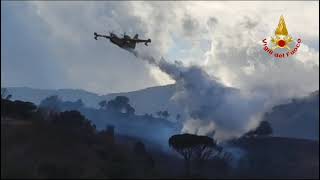 Messina, Incendio tra Zafferia e Larderia: canadair ed elicotteri in azione