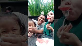 Bertiga aja sama Almira, Naziya bobo