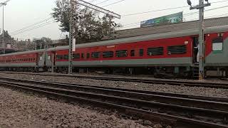 13281 New Tinsukia - Rajendra Nagar weekly Express arrive in Guwahati railway station...