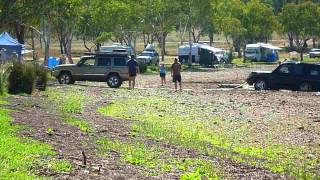 Jeep Commander recovers a Land Rover Disco V8