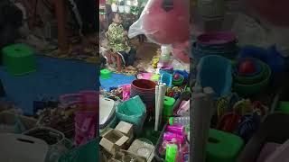 Perabot goceng hadir di pasar malam, bisnis menjanjikan saat ini.