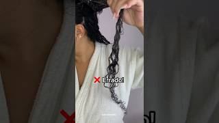 ✅Sabia que a forma correta de desembaraçar o cabelo é começando debaixo pra cima?