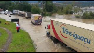 Alagamento na BR-470 em Agronômica