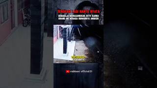 CCTV RUMAH BERHASIL MEREKAM PENAMPAKAN HANTU REAL #shortsviral #scarry