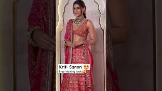 OMG😲..Kriti Stealing everyone's heart out there in red lahanga 🥰🤩#kritisanon#ambaniwedding #trending