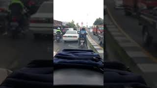 Terjebak MACET saat genting