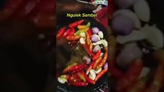 Ngulek Sambel #sambel #sambelmentah #sambelenak #shorts